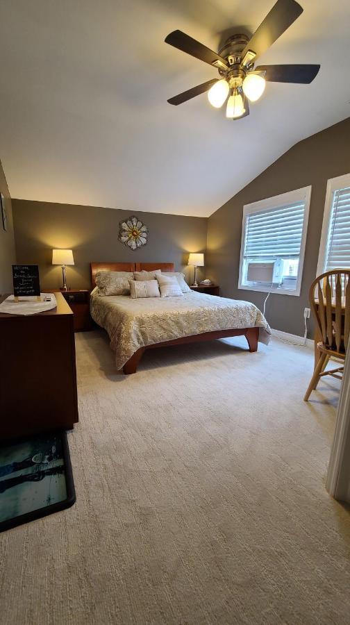 Small Town Bound Inn Montague Extérieur photo