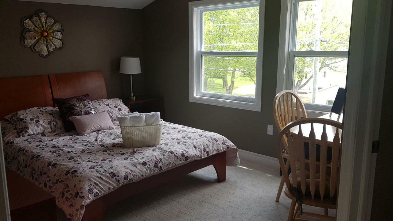 Small Town Bound Inn Montague Extérieur photo