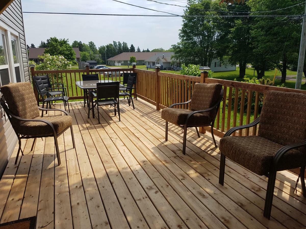 Small Town Bound Inn Montague Extérieur photo